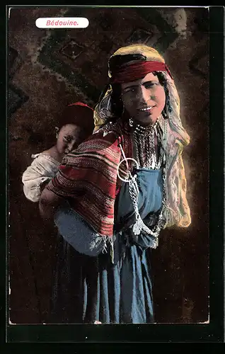 AK Beduinin mit Kind auf dem Rücken, arabische Volkstypen