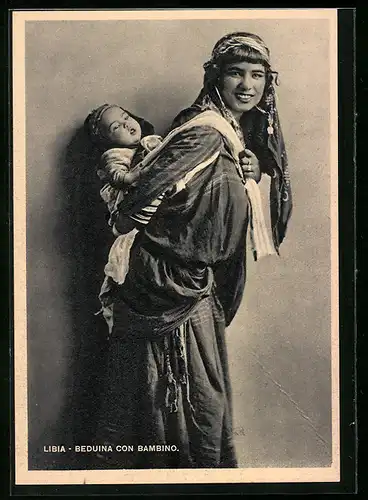 AK Libia, Beduinin mit ihrem Kind, arabische Volkstypen