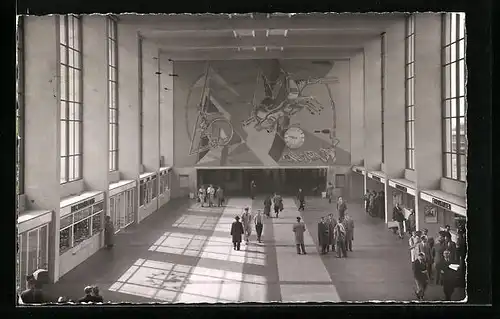 AK Heidelberg, Hauptbahnhof, Eingangshalle mit dem Wandgemälde Der Sonnenwagen