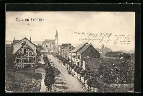 AK Leinefelde, Strassenpartie mit Kirche aus der Vogelschau