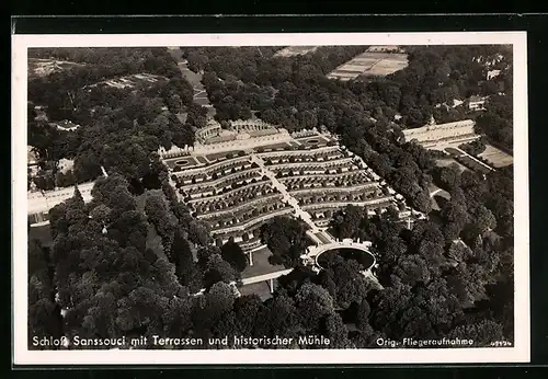 AK Potsdam, Schloss Sanssouci mit Terrassen und historischer Mühle, Fliegeraufnahme