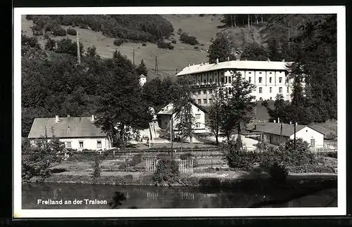 AK Freiland an der Traisen, Ortspartie vom Fluss aus gesehen