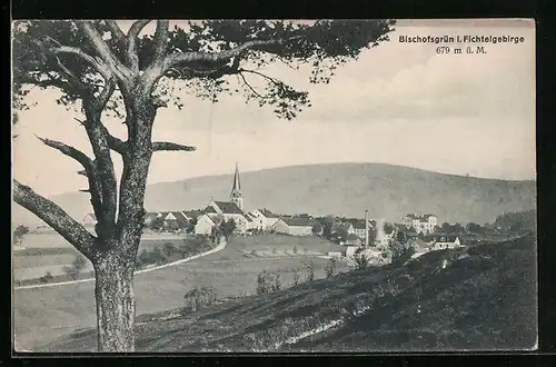 AK Bischofsgrün i. Fichtelgebirge, Ortsansicht mit Kirche aus der Vogelschau