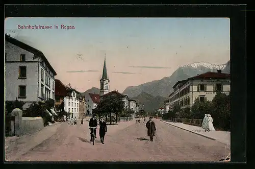 AK Ragaz, Bahnhofstrasse mit Radfahrer