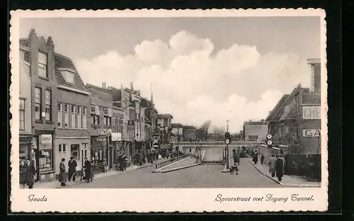AK Gouda, Spoorstraat met Ingang Tunnel