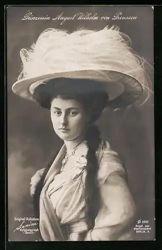 AK Prinzessin August Wilhelm von Preussen mit opulentem Federhut