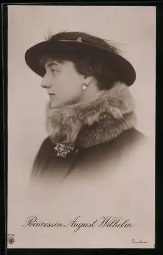 AK Prinzessin August Wilhelm mit Pelzkragen und Hut