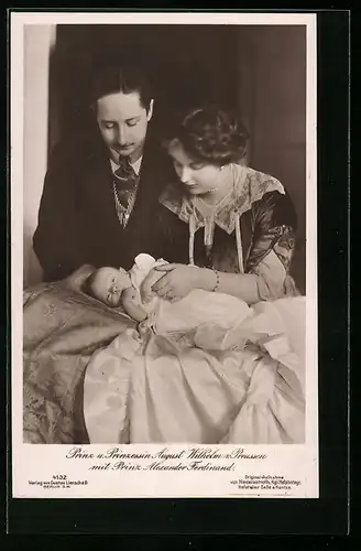 AK Prinz und Prinzessin August Wilhelm von Preussen mit neugeborenem Sohn