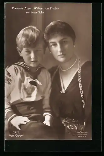AK Prinzessin August Wilhelm von Preussen mit ihrem Sohn im Schulalter