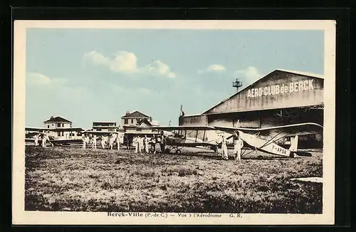 AK Berck-Ville, Vue a l`Aerodrome, Flugzeuge vor Hangar