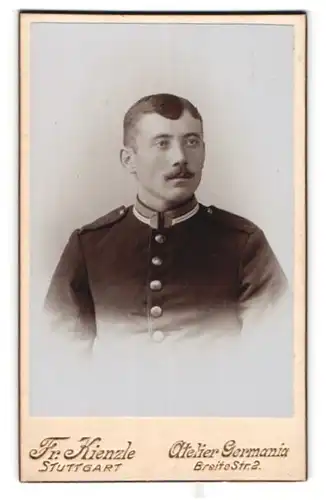 Fotografie Fr. Kienzle, Stuttgart, Uffz. in Gardeuniform Regiment Königin Olga