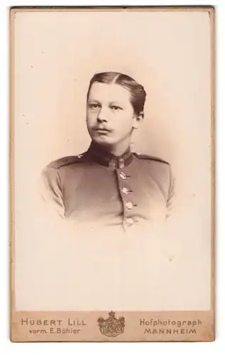 Fotografie Hubert Lill, Mannheim, Uffz. in Uniform Regimetn 17