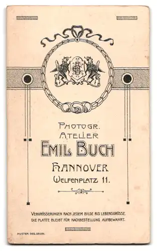 Fotografie Emil Buch, Hannover, junger Soldat in Uniform des Regiment 74