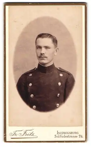 Fotografie Fr. Fritz, Ludwigsburg, Chevauleger in Uniform mit Moustache