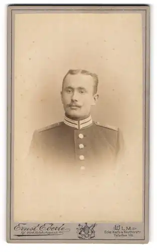 Fotografie Ernst Eberle, Ulm, Soldat in Gardeuniform