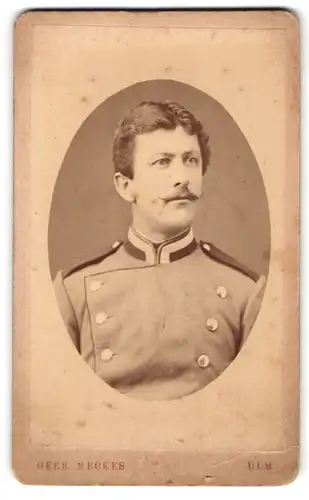 Fotografie Gebr. Meckes, Ulm, Chevauleger Uffz. in Uniform mit Moustache