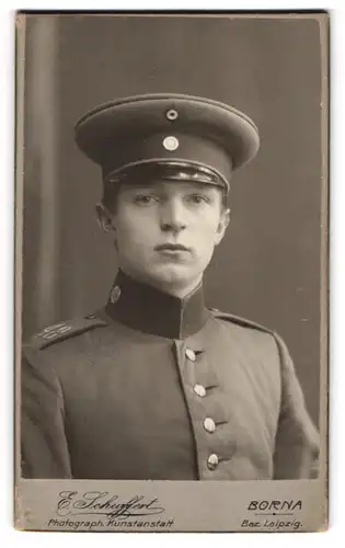Fotografie E. Schuffert, Borna, junger sächsischer Soldat in Uniform Rgt. 48