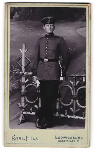 Fotografie Karl Hils, Ludwigsburg, Soldat in Uniform mit Bajonett und Portepee