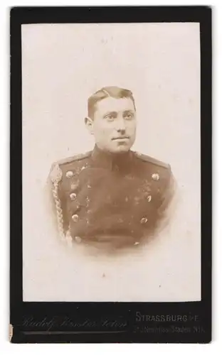 Fotografie Rudolf Kissler Sohn, Strassburg i. Els., Soldat in Uniform mit Schützenschnur
