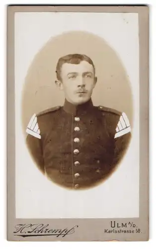 Fotografie H. Schrempe, Ulm a. D., Soldat in Musiker Uniform mit Schwalbennester