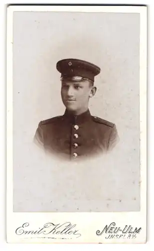 Fotografie Emil Keller, Neu-Ulm, junger Soldat in Uniform mit Schirmmütze