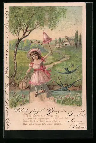 AK Mädchen im Kleidchen mit Schirm und Koffer