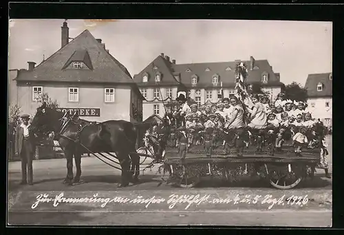 AK Burkhardtsdorf, Schulfest 1926, Kinder auf einem Pferdewagen vor einer Apotheke