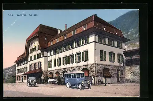 AK Vallorbe, Bahnhof, Strassenansicht mit Autobus