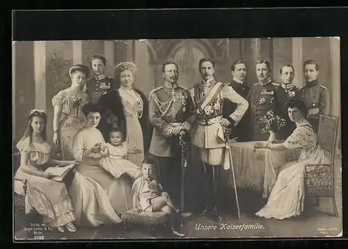 AK Kaiserin Auguste Victoria mit Gemhl, Kindern und Enkeln