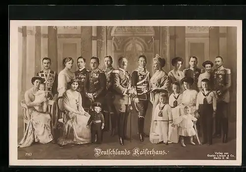 AK Kaiserin Auguste Victoria im Kreise der Grossfamilie