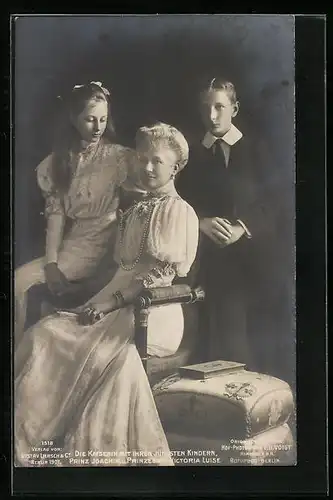 AK Kaiserin Auguste Victoria mit Prinz Joachim und Prinzessin Victoria Luise im Jugendalter