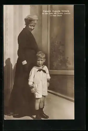 AK Kaiserin Auguste Victoria mit dem Sohn des Prinzen Joachim im Haus Doorn