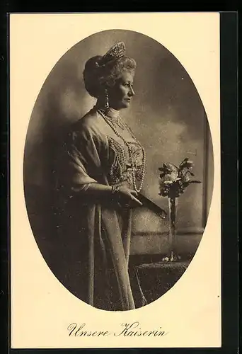 AK Kaiserin Auguste Victoria mit einer Krone