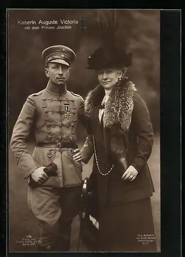 AK Kaiserin Auguste Victoria mit dem Prinzen Joachim