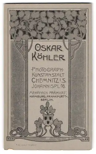 Fotografie Oskar Köhler, Chemnitz, Johannsipl. 16, Wappenschild mit Bäumen