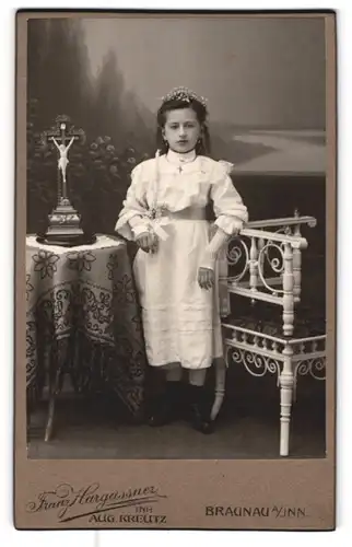 Fotografie Franz Hargassner, Braunau / Inn, Mädchen zur Erstkommunion im weissen Kleid
