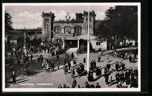 AK Saarbrücken, Hauptbahnhof mit Besuchern