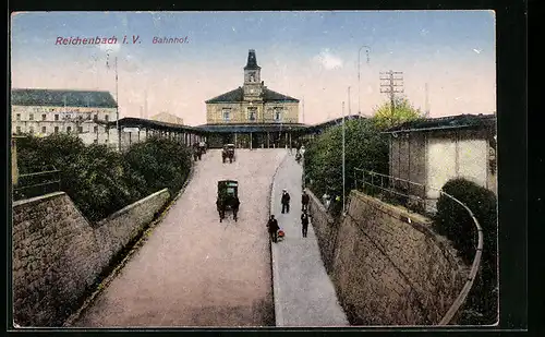 AK Reichenbach i. V., Bahnhof mit Pferdekutschen