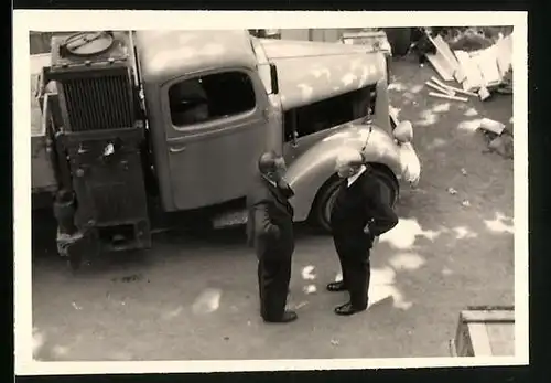 Fotografie Lastwagen Skoda, LKW-Pritsche mit Holzvergaser