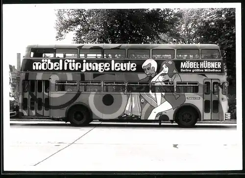 Fotografie Doppeldecker Bus, Omnibus der BVG in Berlin mit Reklame Möbel-Hübner