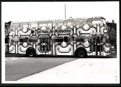 Fotografie Doppeldecker Bus, Omnibus der BVG in Berlin mit Reklame iD Das Haus der Wohnideen