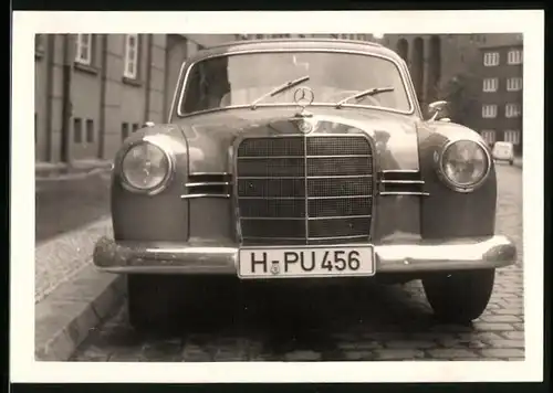 Fotografie Auto Mercedes Benz, Luxus-Limousine mit Kennzeichen Hannover