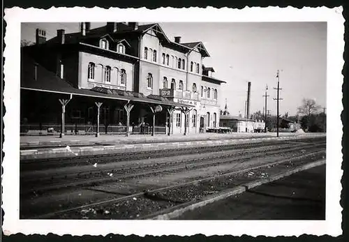 Fotografie Beck, Ansicht Pössneck, Bahnhof, Bahnsteig, Eisenbahn-Station