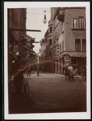 Fotografie unbekannter Fotograf, Ansicht Bozen / Bolzano, Strassenansicht mit Cafe - Restaurant