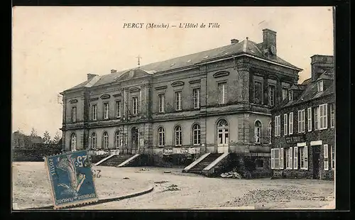 AK Percy, L`Hotel de Ville