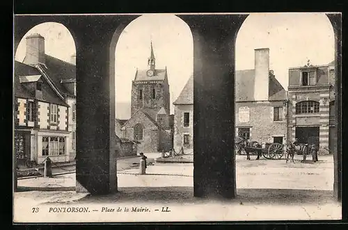 AK Pontorson, Place de la Mairie