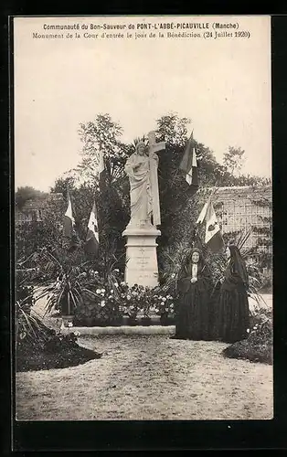AK Pont-l`Abbé-Picauville, Monument de la Cour d`entrée le jour de la Bénédiction