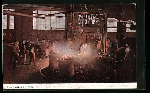 AK Fabrikarbeiter beim Einschweissen der Nabe
