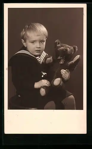 AK Kleiner Bub im Matrosendress mit Teddy-Bär