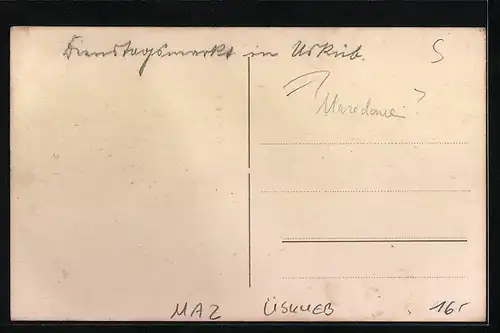 Foto-AK Üskueb, Ortspartie mit Strassenhändlern